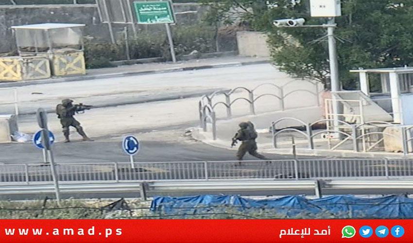 شهيد في الخليل واقتحامات واعتقالات في الضفة الغربية