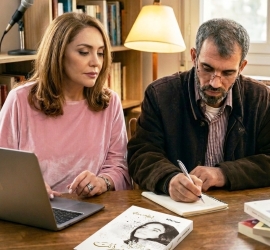 أحلام مستغانمي والعنوان المربك في كتاب "أصبحتُ أنتَ"