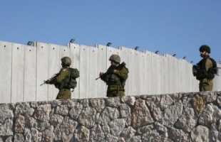 قوات الاحتلال تطلق النار وقنابل الغاز تجاه الشبان شرق القدس