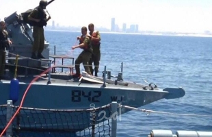 زوارق الاحتلال تهاجم مراكب الصيادين في عرض بحر شمال قطاع غزة