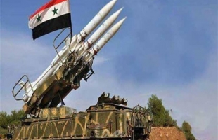 الدفاعات الجوية السورية تتصدى لأجسام غريبة في سماء القنيطرة