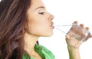 شرب الماء مهم لصحة البشرة والجلد
