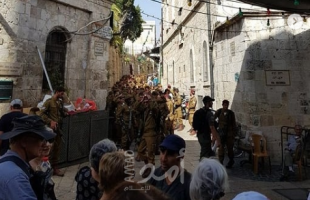 جيش الاحتلال يقتحم البلدة القديمة بالقدس وجنوده يهاجمون المواطنين بمنطقة "الواد"