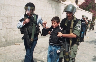 جيش الاحتلال يعتقل طفلاً من بيت أمر