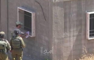 الخليل: جيش الاحتلال يخطر بوقف البناء في منزل لأحد المواطنين