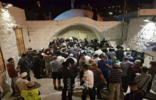 محدث بالفيديو - مواجهات في نابلس خلال تأمين حماية المستوطنين في محيط "قبر يوسف"