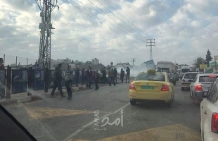 رام الله: قوات الاحتلال تطلق قنابل الغاز على مدخل "الجلزون"