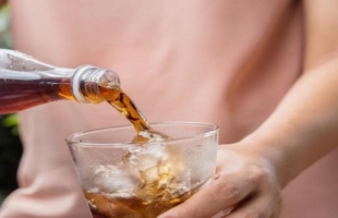 خطر مشروبات الحمية على حياة الشباب