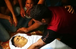 بالصور.. جماهير رفح تشيع جثمان شهيد جمعة الأقصى والأسرى "ساهر عثمان"