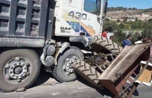 إصابة سائق شاحنة بعد انقلابها شرق بيت لحم