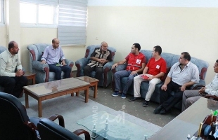 خانيونس: مدير التعليم يناقش مع وفد من الهلال الأحمر التركي تجهيز عيادة أسنان