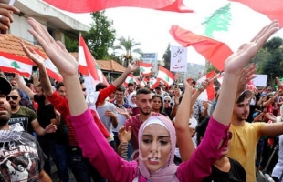 لبنان:  خروج المئات  في مسيرات عبر شوارع العاصمة رفضا لحكومة دياب