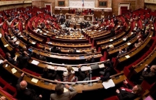 الجمعية الوطنية الفرنسية تصادق على قانون "صامويل باتي"