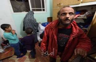 أبو بكر" من ذوي الاحتياجات يروي لـ "أمد" معاناته بعد أن قُطعت عنه مخصصات الشؤون الاجتماعية