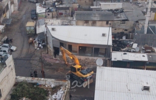 محدث ..القدس: قوات الاحتلال تجبر مواطن على هدم منزله