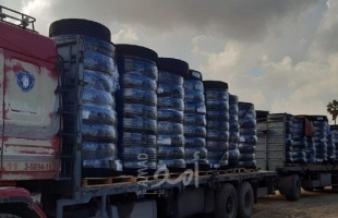 إدخال (17) شاحنة محملة بـ4 آلاف إطار سيارة "كوشوك" إلى قطاع غزة