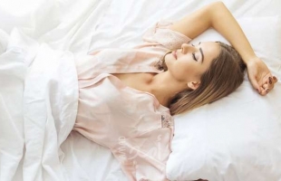 10 أشياء لا تفعليها قبل النوم
