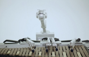 أول روبوت يؤلف ويغنى ويستعد لطرح أول ألبوماته