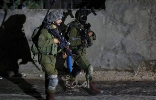 إصابة شاب بعد الإعتداء عليه  من قبل قوات الاحتلال على حاجز قلنديا شمال القدس