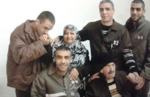 نقل الأسير ناصر أبو حميد من سجن "عسقلان" إلى مستشفى "برزلاي"