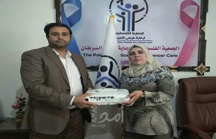 جامعة فلسطين تتبرع بجهاز بروجكتور للجمعية الفلسطينية لرعاية مرضى السرطان