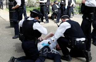 القبض على شخص فى مقر الحكومة البريطانية وبحوزته سكين