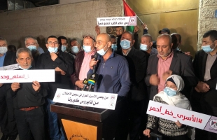 غزة: وقفة غاضبة أمام الصليب الأحمر عقب الإعلان عن استشهاد الأسير أبو وعر - صور