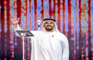 حسين الجسمي يحتفل باليوم الوطني الـ49 للإمارات في مسرح المجاز بالشارقة