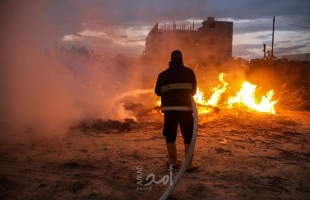 طواقم الدفاع المدني تخمد حريق اندلع في أرض زراعية شمال قطاع غزة- صور