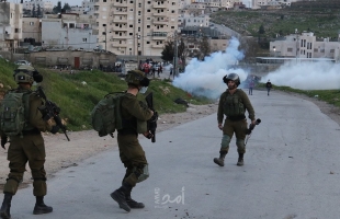 قلقيلبة: إصابة شاب بعيار اسفنجي والعشرات بالاختناق برصاص قوات الاحتلال