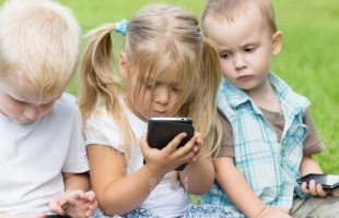 دراسة "تبرئ" الهواتف من التسبب بفرط الحركة لدى الأطفال