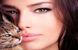 كيف تحصلين على عيون القطة بالتجميل؟