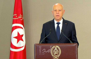 الرئيس التونسي سعيّد يعفي مدير شركة السكك الحديدية بعد حادث تصادم قطارين