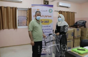غزة: "الهلال الأحمر" يوزيع أدوات مساعدة  للنساء والفتيات من ذوات الاعاقة كاستحابة عاجلة