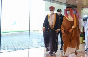 وزير خارجية عمان يصل إلى العاصمة السعودية الرياض