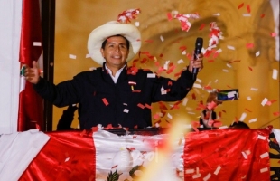 اليساري "كاستيليو" يفوز بالانتخابات الرئاسية في بيرو