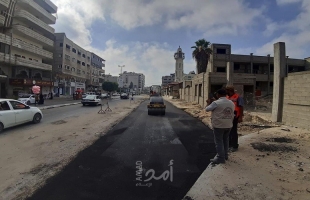 بلدية غزة تنجز أعمال صيانة شارع عمر المختار بالقرب من منطقة العباس