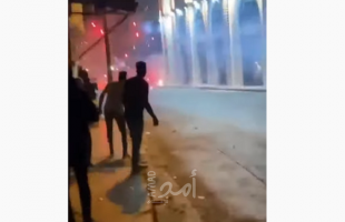 الخليل: إصابة (6) مواطنين خلال اقتحام جيش الاحتلال ومستوطنيه مسجداً في حلحول- فيديو