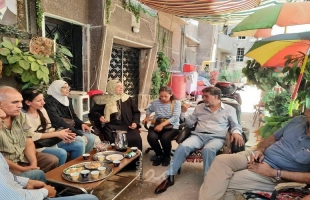 عبد الهادي يتفقد مخيم اليرموك للاجئين الفلسطينيين ويعايد على الأهالي