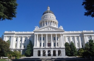 برلمان كاليفورنيا يصوت لاعتماد منهاج دارسي يعتبر إسرائيل دولة فصل عنصري