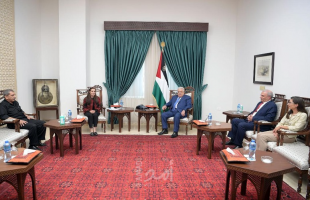 الرئيس عباس يستقبل نقيب المهندسين الفلسطينيين