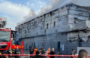 حريق ضخم في مجمع تجاري بقلنسوة داخل إسرائيل- فيديو