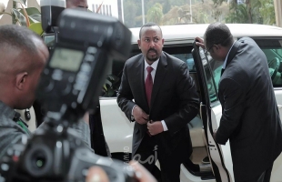 آبي أحمد يعود إلى مكتبه مجدداً بعد انتهاء المرحلة الأولى من القتال ضد جبهة تيغراي