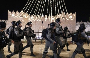 هآرتس: الشرطة الإسرائيلية تقرر عدم نصب حواجز في "باب العامود" بالقدس خلال "رمضان"