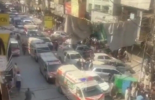 (30) قتيلاً في تفجير استهدف مسجداً بمدينة بيشاور الباكستانية- فيديو