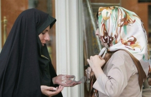 البرلمان الإيراني يشدد عقوبة انتهاك قواعد اللباس المفروضة على النساء