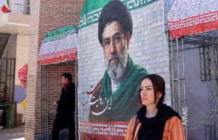 طهران تكشف تفاصيل "نادرة" عن إصابة المرشد مجتبى خامنئي وتؤكد أنها "سطحية"