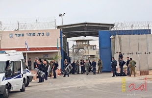 وحدات القمع الاسرائيلية تقتحم قسم (21) في "عوفر" وتُجري تفتيشات استفزازية