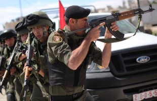 نابلس: شبان يغلقون شارعاً احتجاجاً على اعتقال الأمن الفلسطيني لمواطن