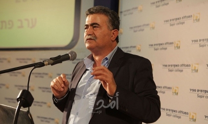 أول القافزين...بيرتس يستقيل من رئاسة حزب العمل الإسرائيلي لـ "تجديده"!